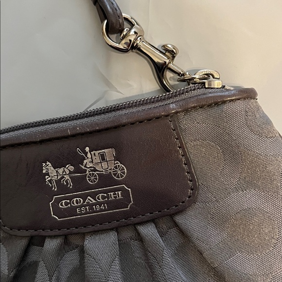 Coach carriage Signature Gray Wristlet w/silver hardware matching hangtag - Picture 11 of 11